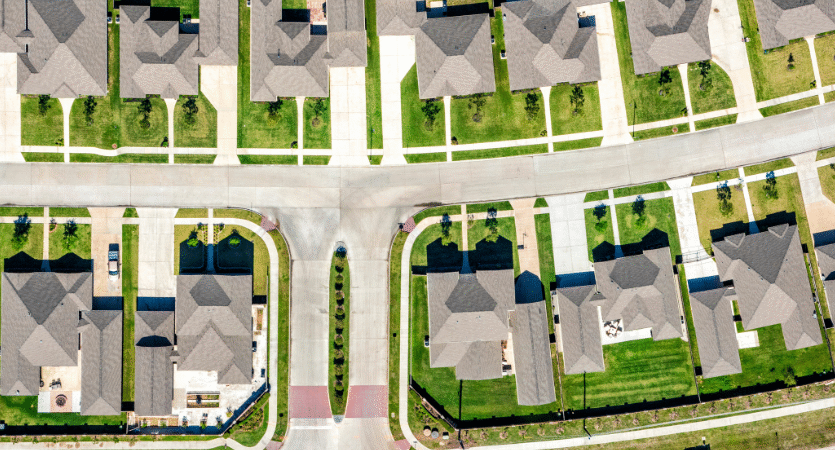 Townhomes and detached houses in Sonoma Heights displaying the local housing styles